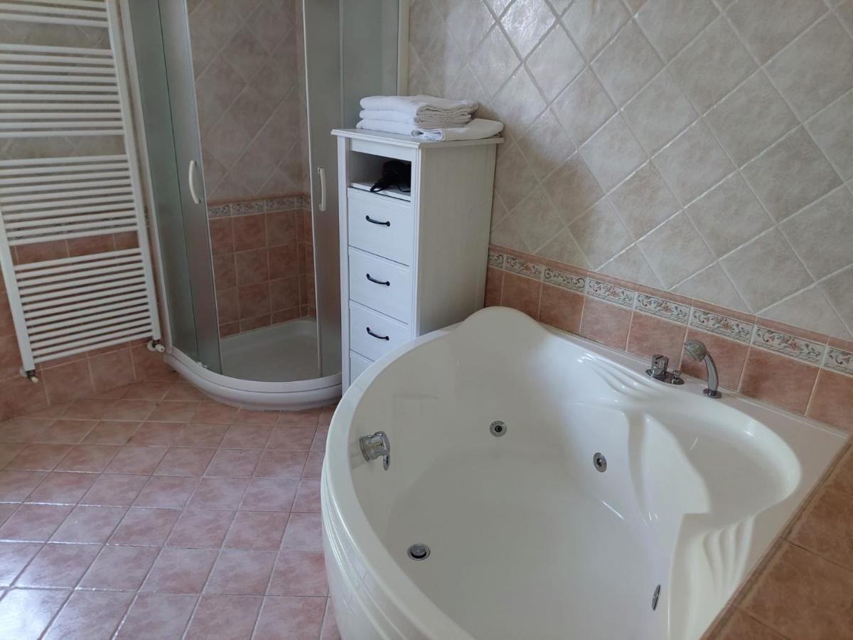 Agriturismo Ca' Isotta Castello di Serravalle Eksteriør bilde
