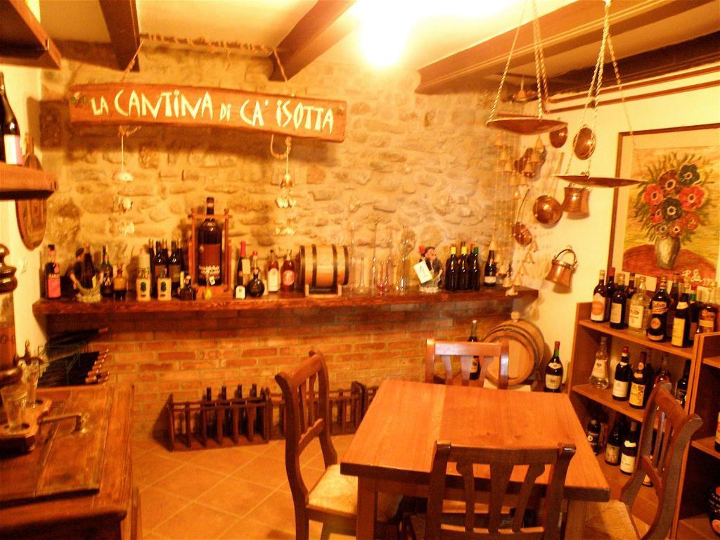 Agriturismo Ca' Isotta Castello di Serravalle Eksteriør bilde